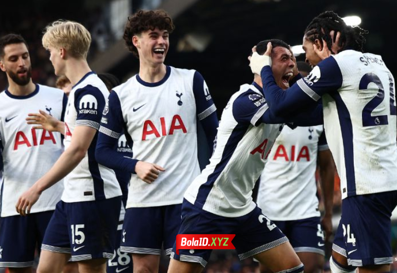 Kisah aneh Tottenham hotspur yang berhasil lolos ke Liga Champions sebagai klub dengan kekalahan terbanyak di Liga Inggris.