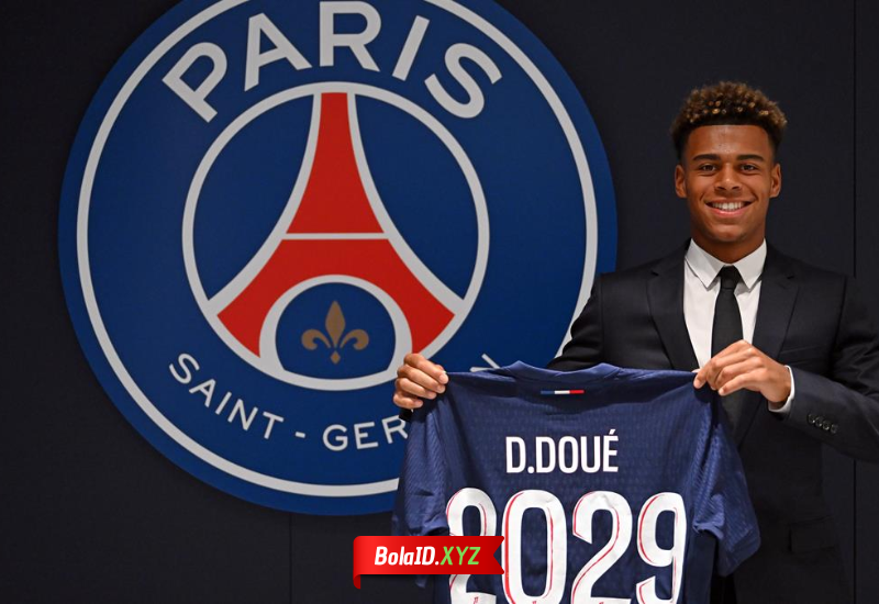 Désiré Doué bergabung ke PSG pada musim 2024/2025 dan menjadi bintang kemenangan di final liga champion 2025