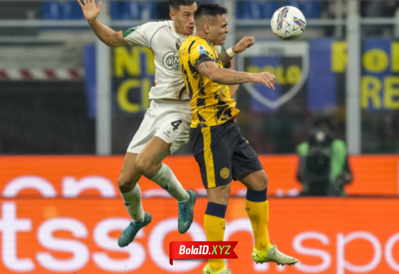Jay Idzes Kapten timnas Indonesia dikenal sebagai bek modern yang tangguh.