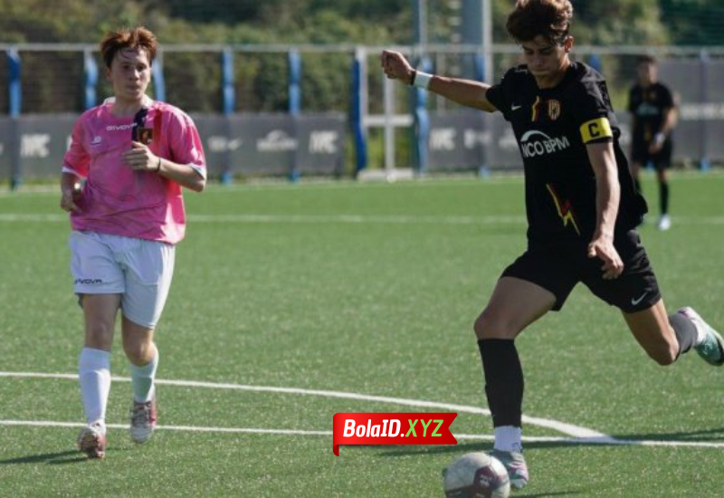 Daniele Petrone mencetak 13 gol di Grup C Liga U‑16 Italia di Musim lalu bersama Benevento U‑17.