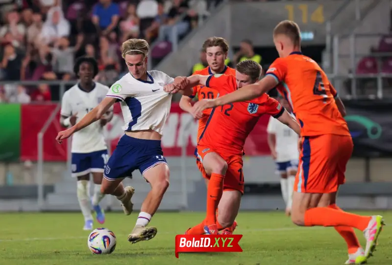 Jesse Derry saat membela crystal palace