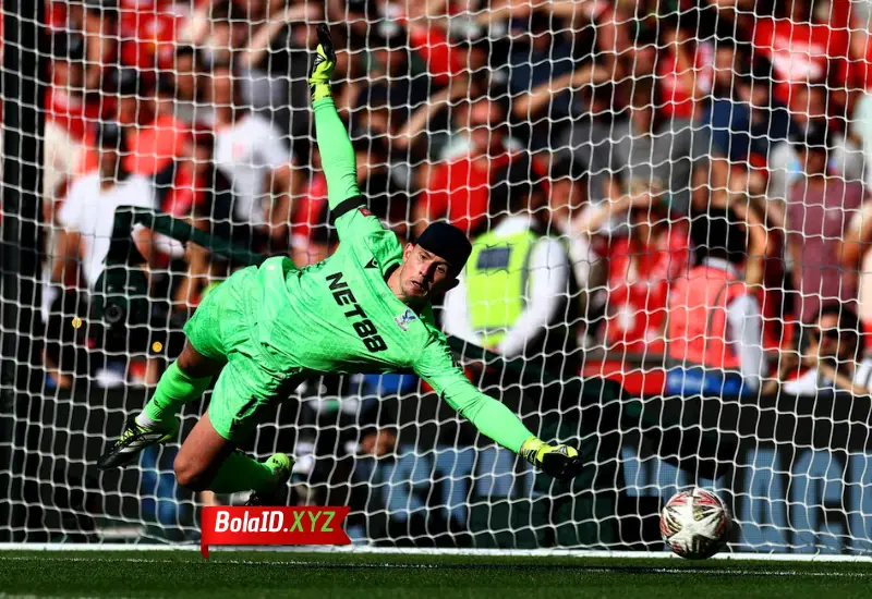 Dean Henderson menjadi pahlawa Crystal palace